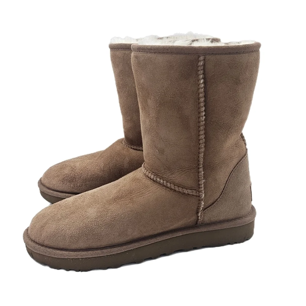 UGG Classic Short II Boots Chestnut Size 6 Cozy Winter